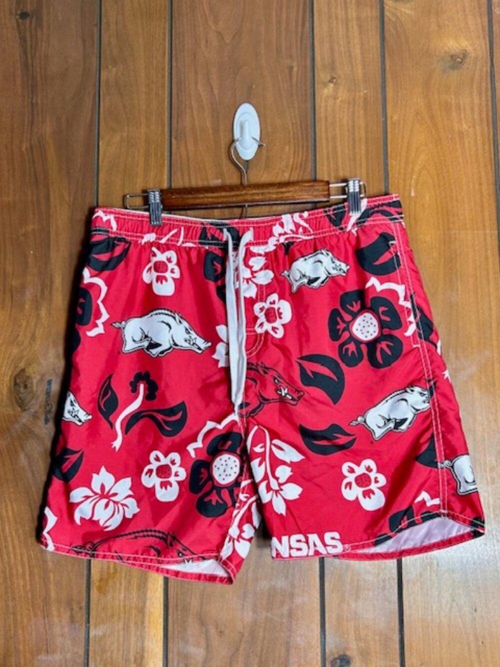 Wes & Willy Men's Cardinal Arkansas Razorbacks Floral Volly Logo Swim Trunks Lg